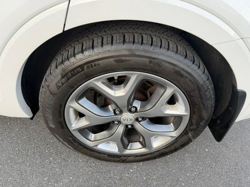 Used 2017 Kia Sorento SX image 29