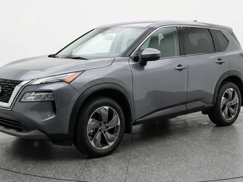 Used 2025 Nissan Rogue SV image 3