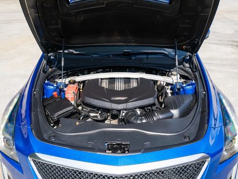 Used 2018 Cadillac CTS V w/ Luxury Package RWD image 20