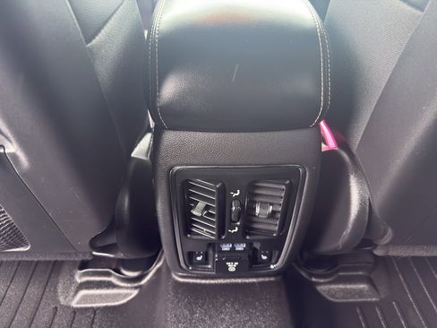 Used 2017 Jeep Grand Cherokee Limited w/ Trailer Tow Group IV image 31