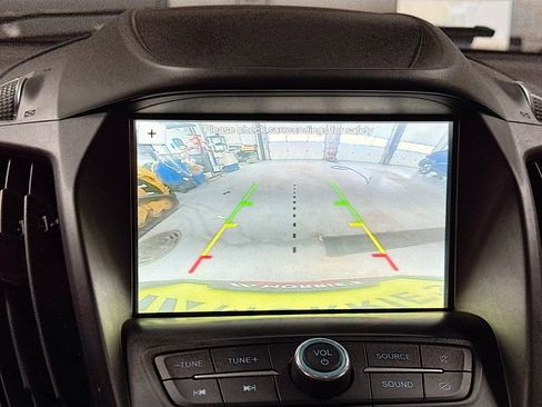 Used 2019 Ford Escape SE image 12