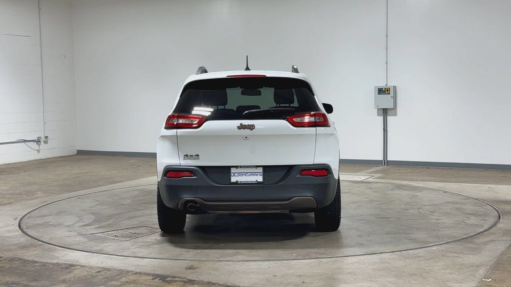 Used 2017 Jeep Cherokee Latitude w/ Comfort & Sound Group AWD/4WD image 7
