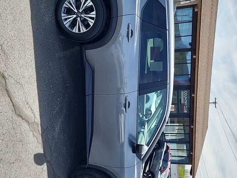 Used 2023 Nissan Rogue SV AWD/4WD image 9