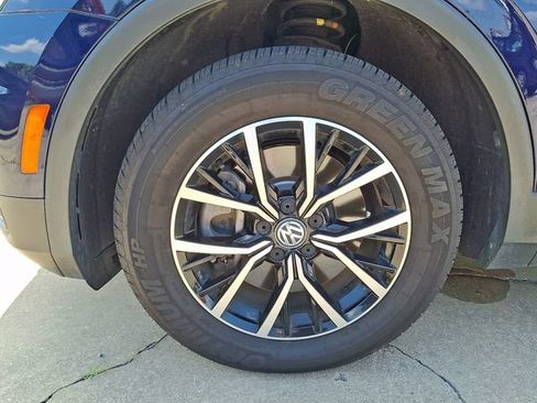 Used 2021 Volkswagen Tiguan SE w/ Panoramic Sunroof Package AWD/4WD image 28