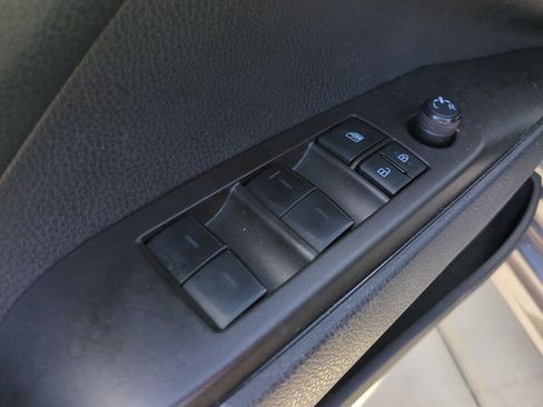 Used 2023 Toyota Camry SE FWD image 12