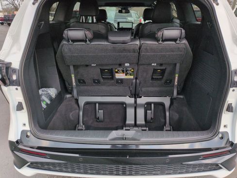 Used 2025 Toyota Sienna XSE w/ XSE Plus Package image 23