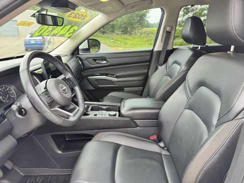 Used 2023 Nissan Pathfinder SL AWD/4WD image 12