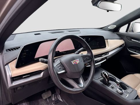 Used 2024 Cadillac XT4 Luxury w/ Cold Weather Package AWD/4WD image 9