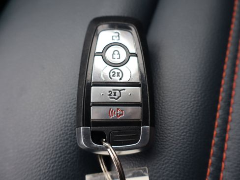 Used 2024 Ford Edge SEL w/ Sport Appearance Package image 30