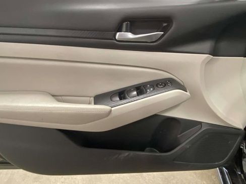 Used 2025 Nissan Altima 2.5 SV image 12