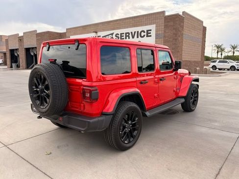 Used 2025 Jeep Wrangler Unlimited Sahara AWD/4WD image 8