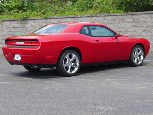 Used 2011 Dodge Challenger RWD image 7