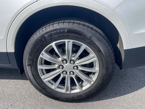 Used 2017 Cadillac XT5 Luxury w/ Driver Awareness Package AWD/4WD image 12