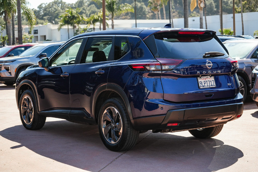 Used 2024 Nissan Rogue SV FWD image 4