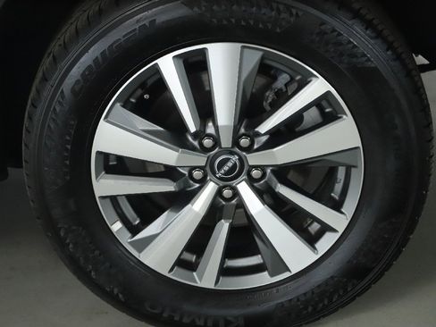 Certified 2025 Nissan Pathfinder SL image 42