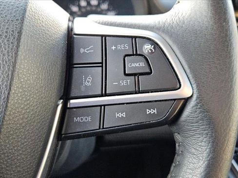 Used 2023 Toyota Sienna XLE image 11