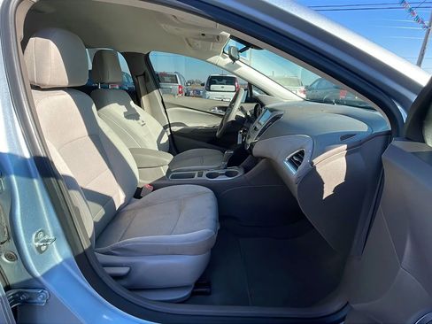Used 2018 Chevrolet Cruze LS image 23