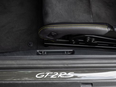 Certified 2018 Porsche 911 GT2 RS RWD image 21