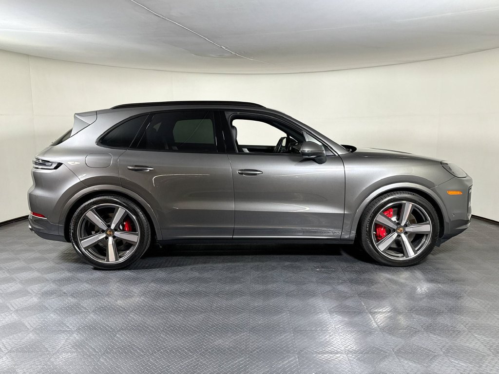 Certified 2025 Porsche Cayenne S AWD/4WD image 8