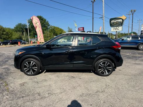 Used 2018 Nissan Kicks SV w/ Exterior Package FWD image 2