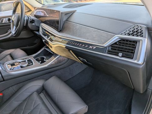 Used 2025 BMW X7 xDrive40i w/ Premium Package image 36