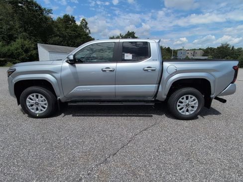 Certified 2026 Toyota Tacoma SR5 AWD/4WD image 3