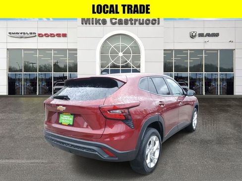 Used 2024 Chevrolet Trax LS w/ LS Convenience Package image 4