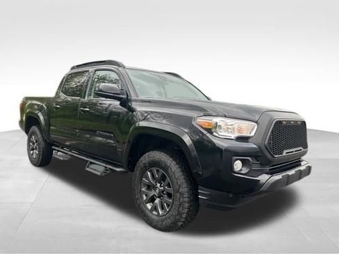Used 2023 Toyota Tacoma SR5 AWD/4WD image 7