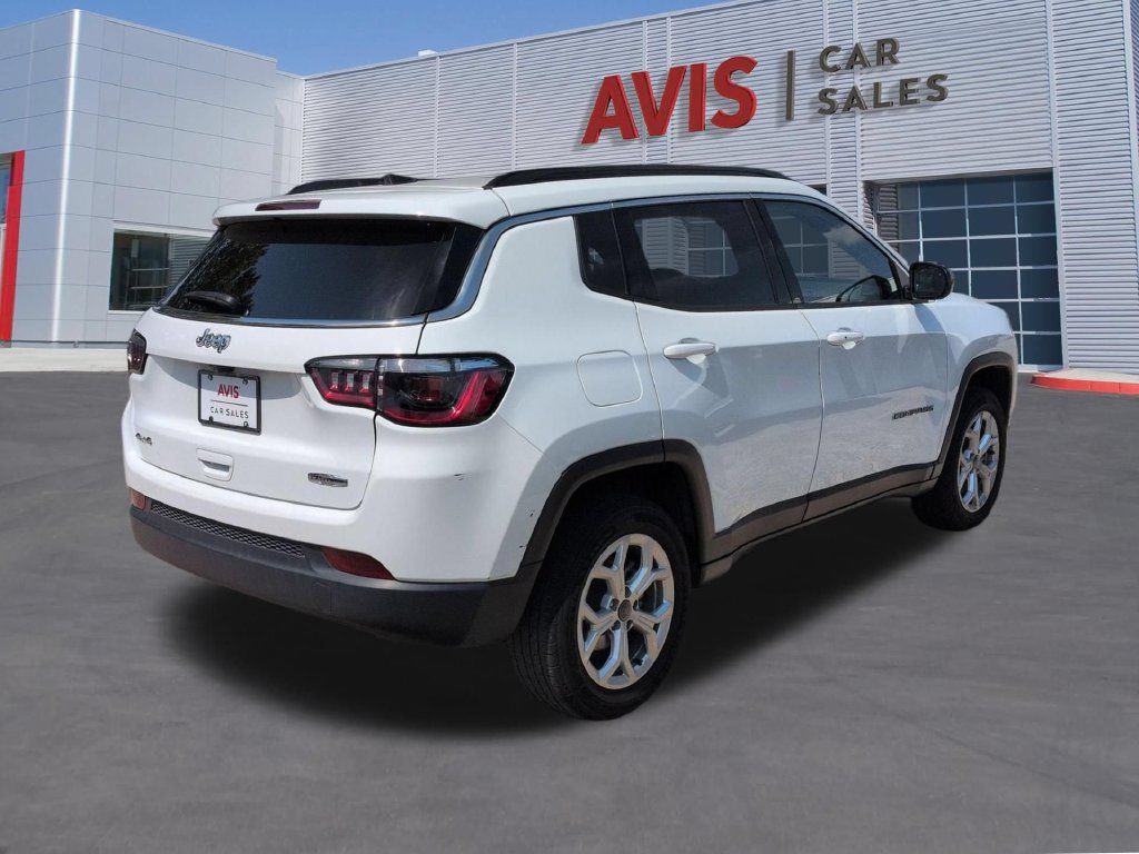 Used 2025 Jeep Compass Latitude w/ Sun & Sound Group AWD/4WD image 6