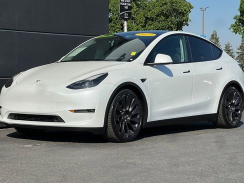 Used 2023 Tesla Model Y Performance image 10