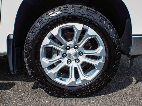 Used 2023 Chevrolet Silverado 1500 LTZ w/ Z71 Off-Road Package image 7