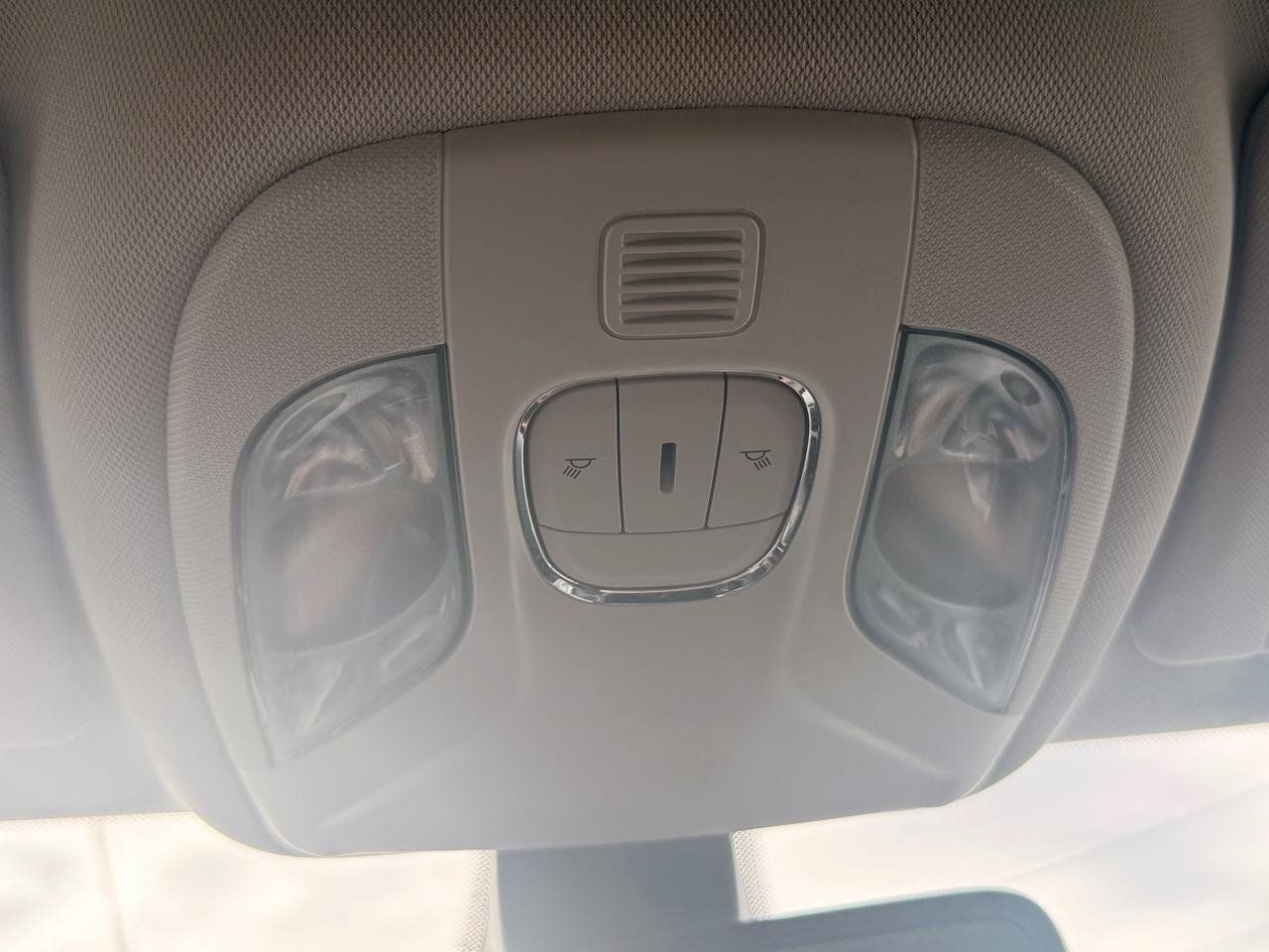 Used 2018 Jeep Compass Latitude AWD/4WD image 32