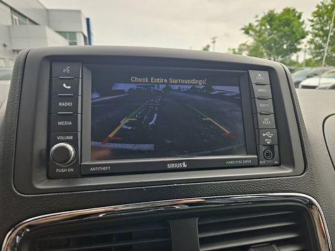 Used 2020 Dodge Grand Caravan SXT w/ Driver Convenience Group FWD image 47