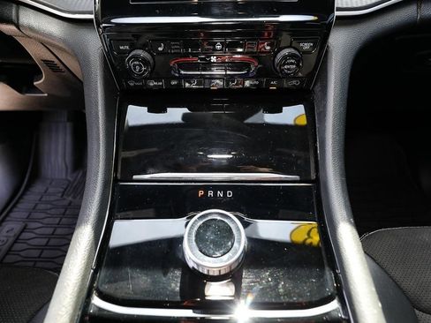 Used 2023 Jeep Grand Cherokee Altitude AWD/4WD image 18