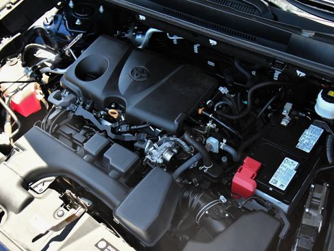 Used 2024 Toyota RAV4 XLE FWD image 48