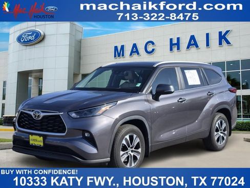 Used 2023 Toyota Highlander XLE image 1