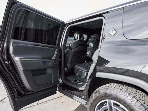 Used 2025 Rivian R1S Adventure image 33