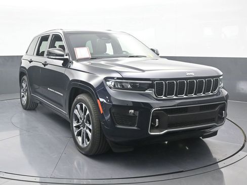 Used 2024 Jeep Grand Cherokee Overland w/ Luxury Tech Group IV image 9