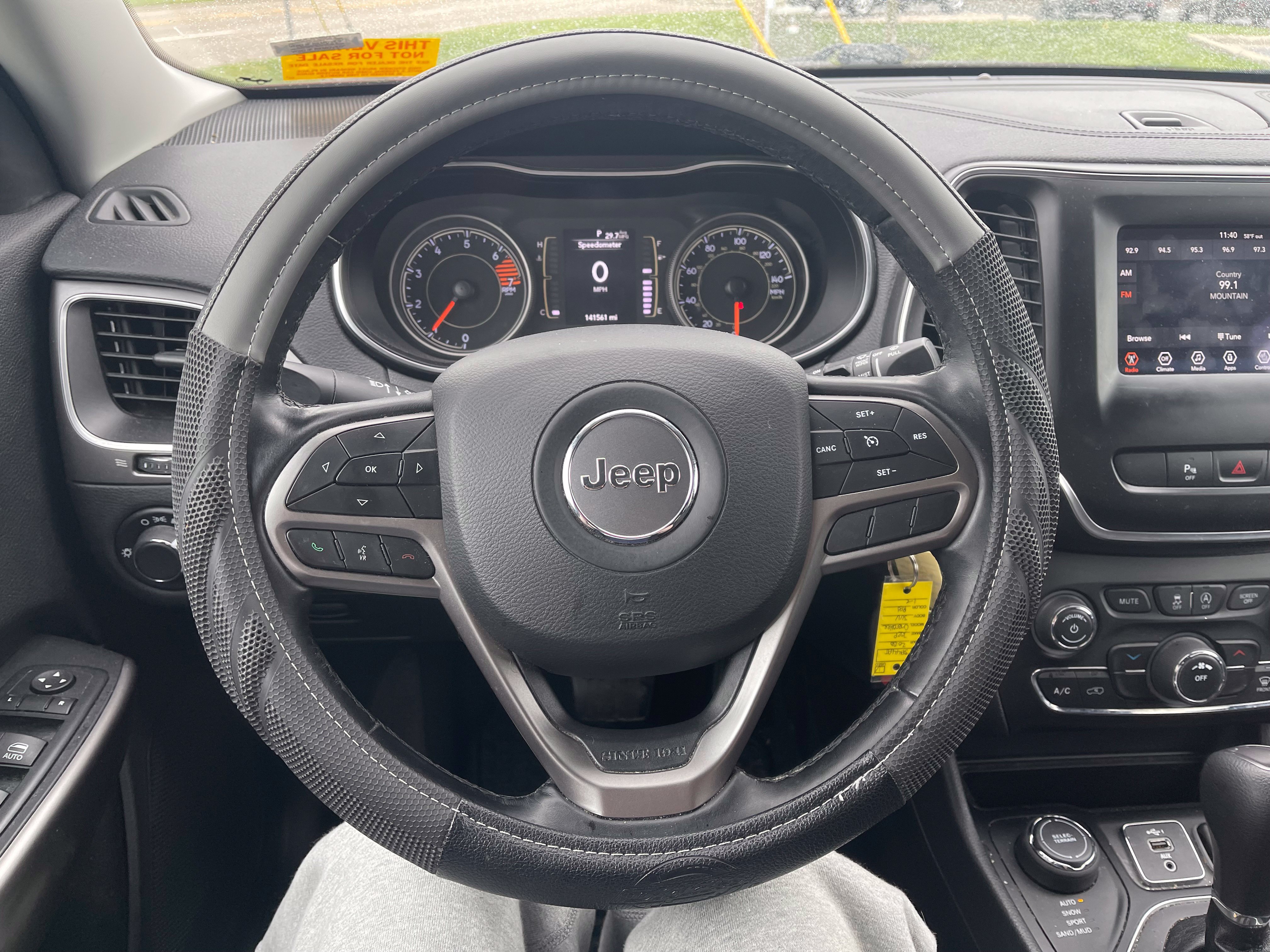 Used 2020 Jeep Cherokee Latitude w/ Cold Weather Group AWD/4WD image 9