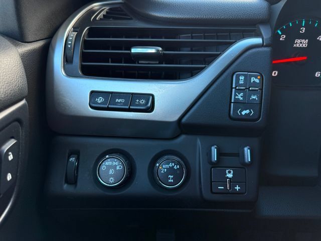 Used 2017 Chevrolet Suburban Premier AWD/4WD image 15