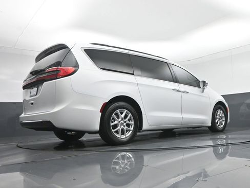 Used 2022 Chrysler Pacifica Touring-L FWD image 77