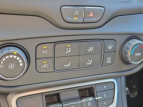 Used 2024 GMC Terrain SLE image 24