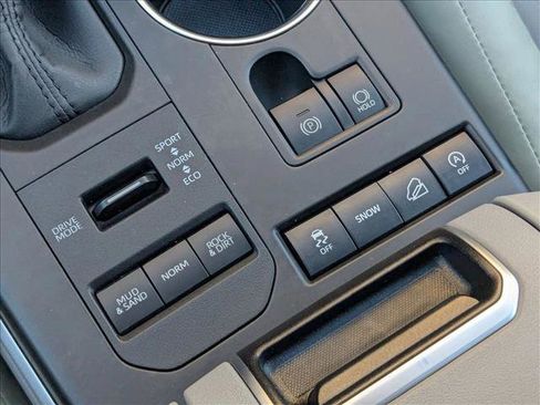 Used 2020 Toyota Highlander XLE image 13