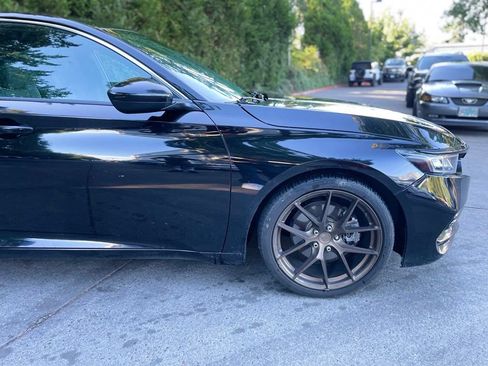 Used 2018 Honda Accord Sport image 2