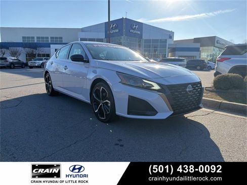 Used 2024 Nissan Altima 2.5 SR image 1