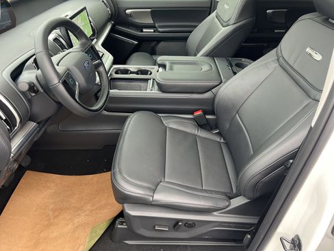 New 2025 Ford Expedition Max Platinum w/ Driver's Package image 17