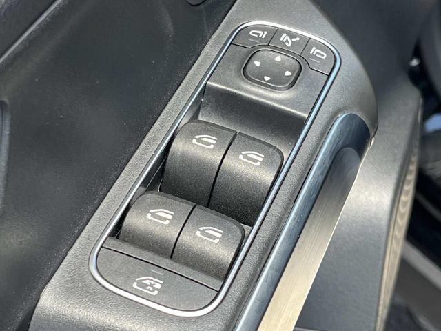 Used 2023 Mercedes-Benz GLB 250 4MATIC image 30