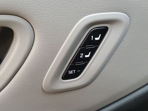 Certified 2025 Honda Pilot Touring image 19