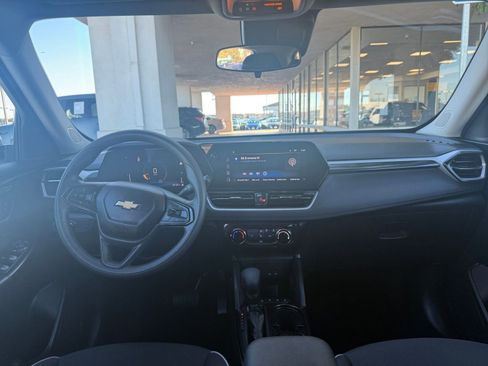 Used 2025 Chevrolet TrailBlazer LT image 32