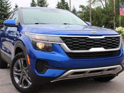 Used 2021 Kia Seltos LX image 2